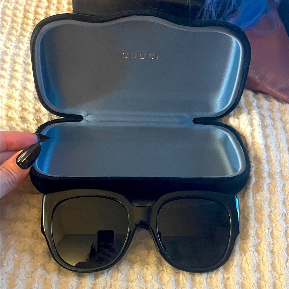 Like New Gucci Oversized sunglasses
